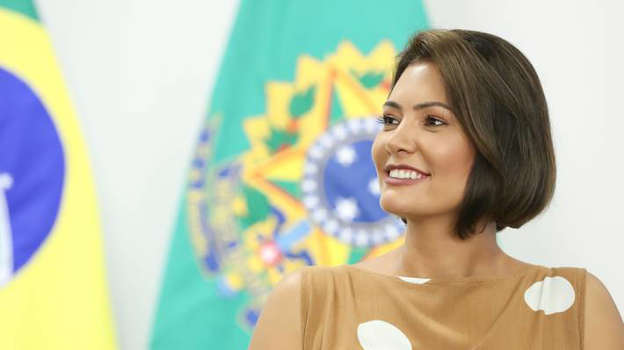Conheça Letícia Firmino, filha de Michelle Bolsonaro antes do