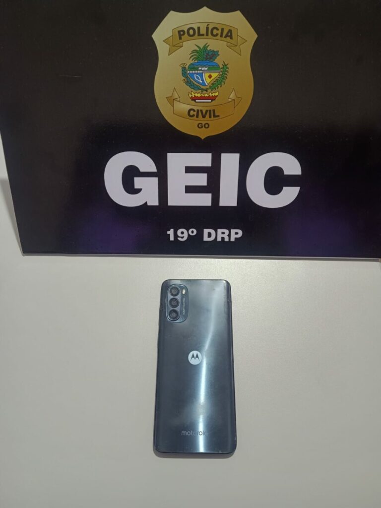 Polícia Civil prende dupla por subtrair celular do patrão e furtar R$ 30 mil, em Caldas Novas.